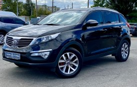 KIA Sportage 2014г. Черный 180 тыс.
