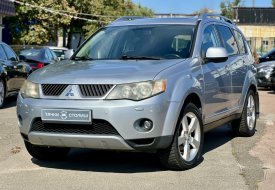 Mitsubishi Outlander XL